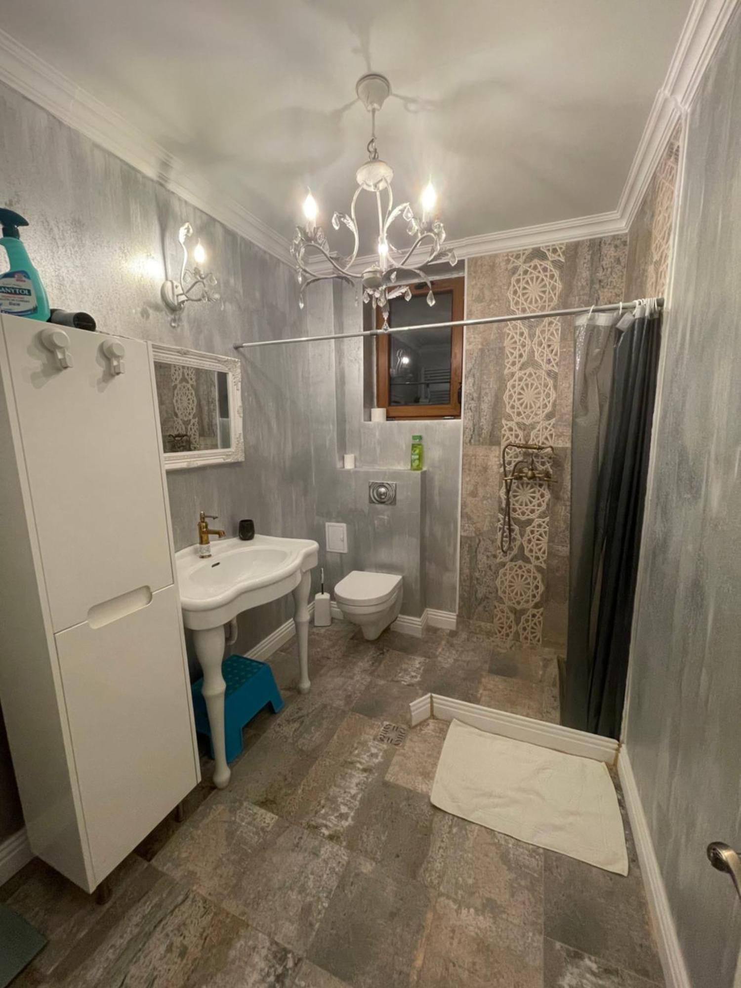 Room In A Private House - 5 Min From Therme And Airport Corbeanca Kültér fotó